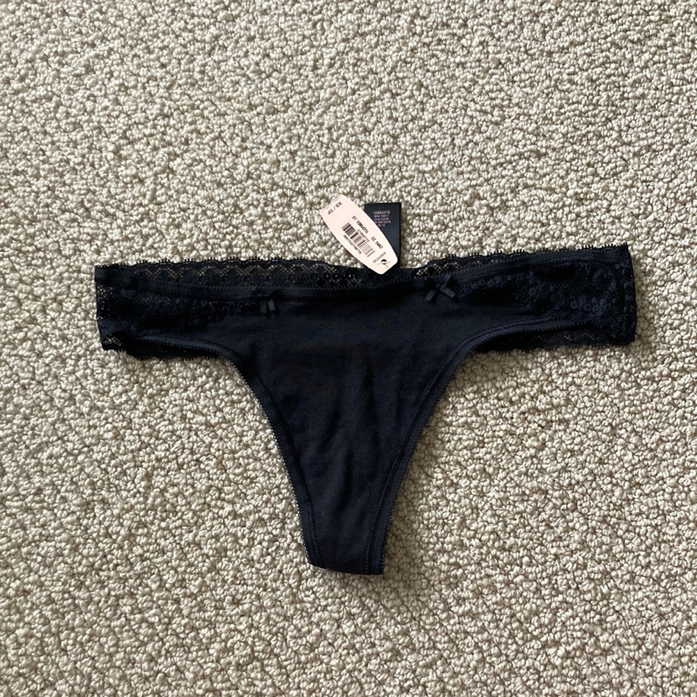 NEW Victoria’s Secret Vintage Low Rise Thong Logo Panties Lace Trim Black XS NWT